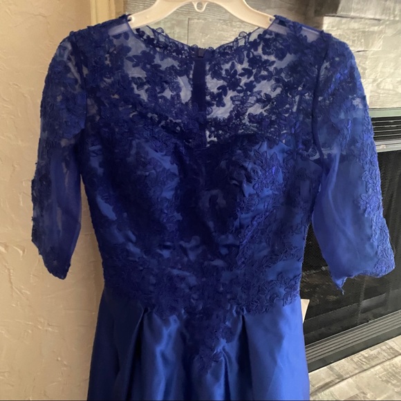 A-Line Mother of the Bride Dress Elegant Jewel Neck dress - Picture 5 of 11